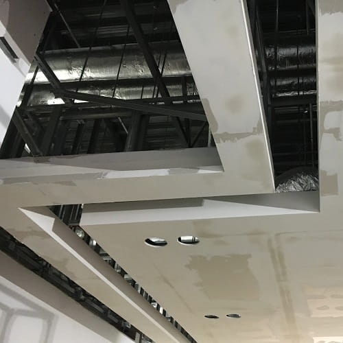 002 zabudowa rur na suficie.jpg